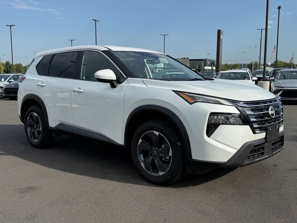 Used 2024 Nissan Rogue SV FWD image 3