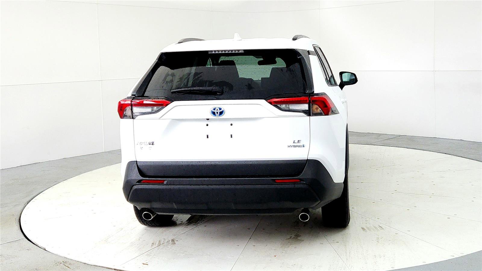 Used 2022 Toyota RAV4 LE image 5