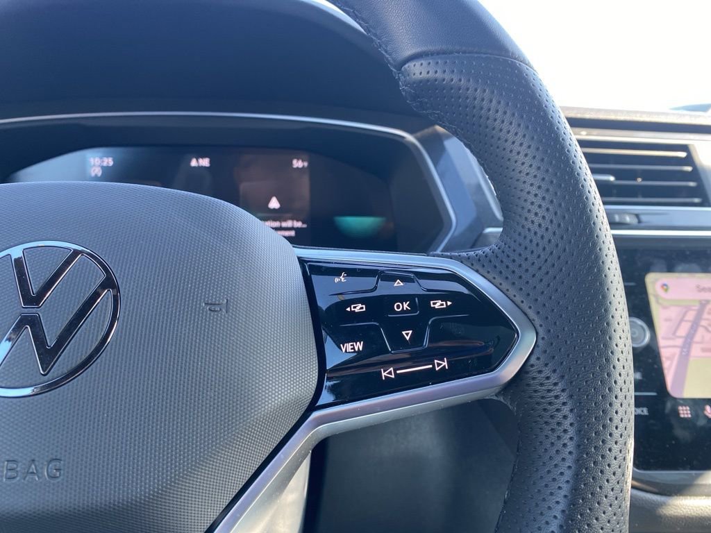 Used 2023 Volkswagen Tiguan SE R-Line image 9