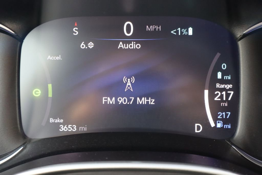 Used 2025 Chrysler Pacifica Select image 43