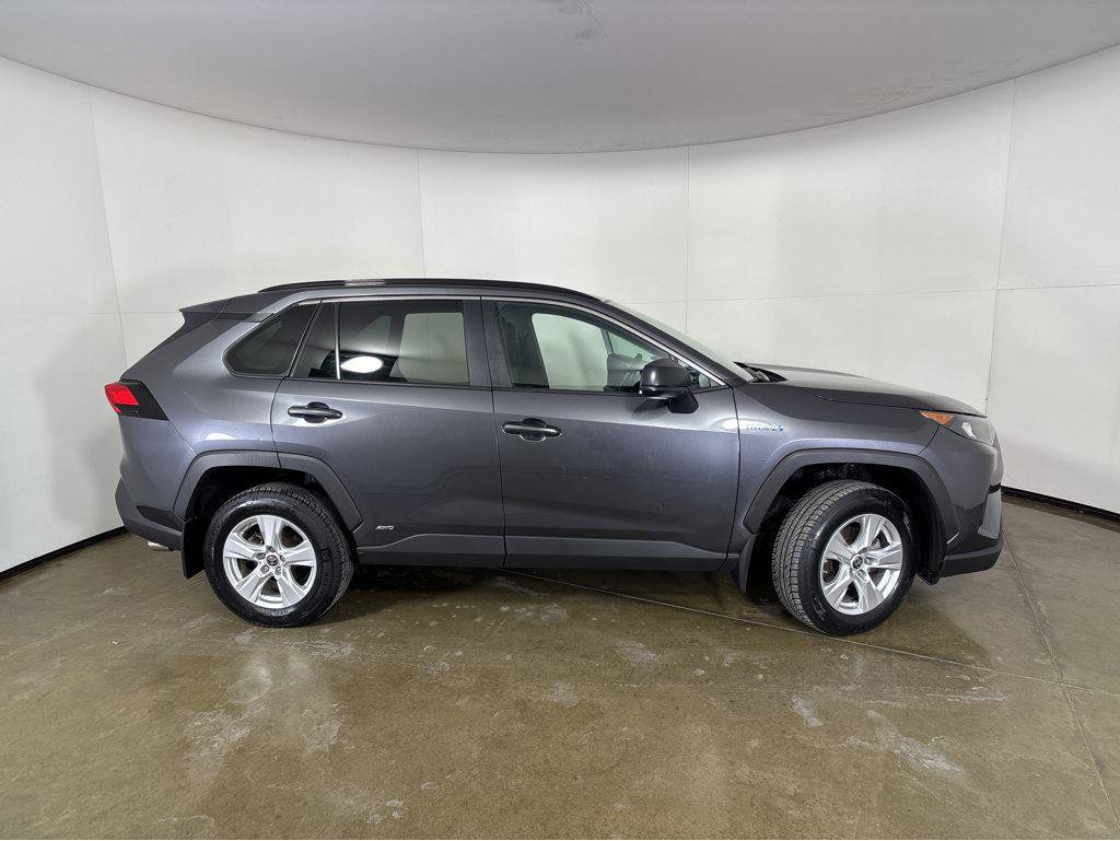 Used 2021 Toyota RAV4 LE image 21