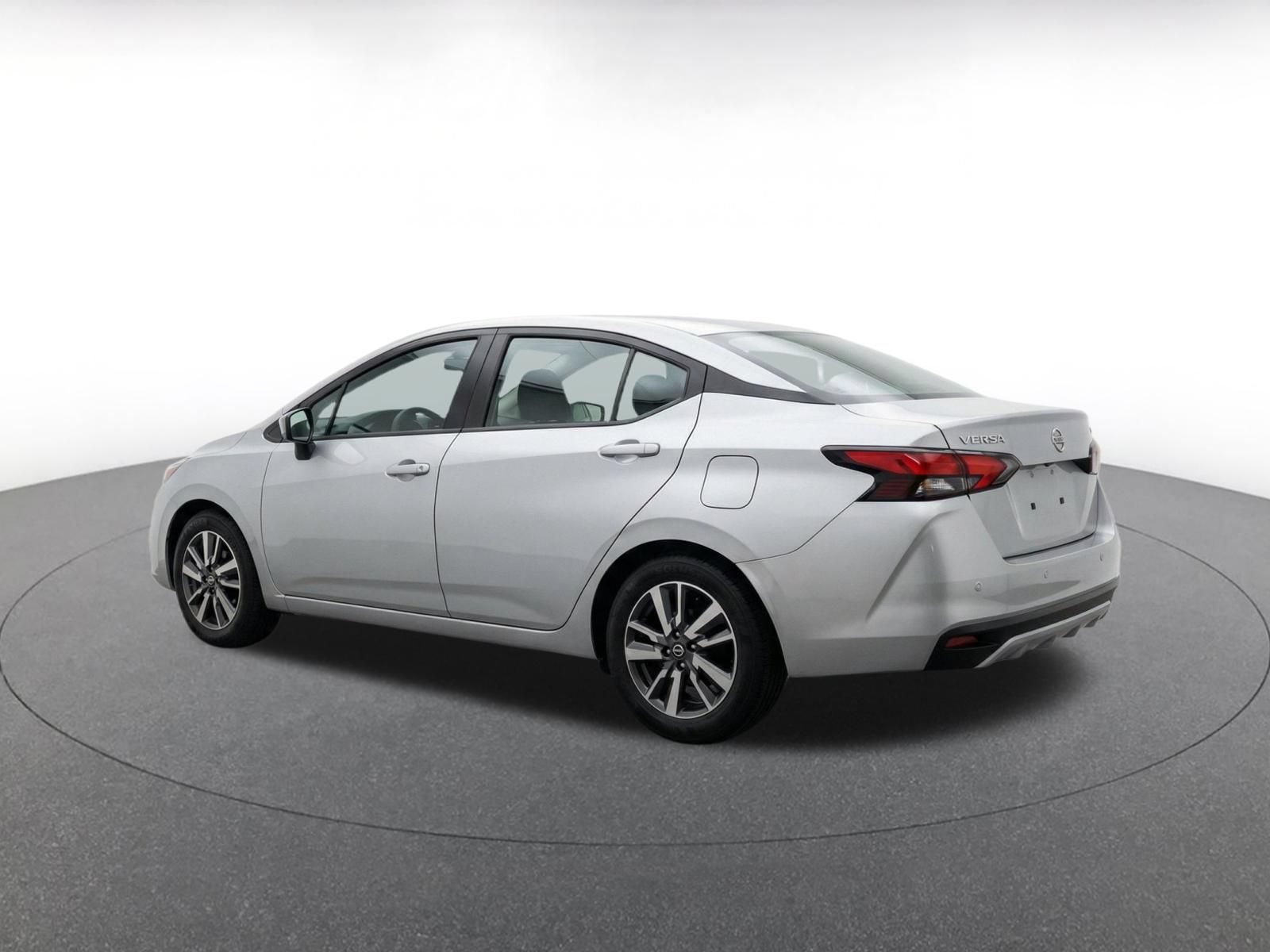Used 2025 Nissan Versa SV FWD image 7