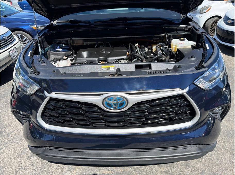 Used 2020 Toyota Highlander LE FWD image 26