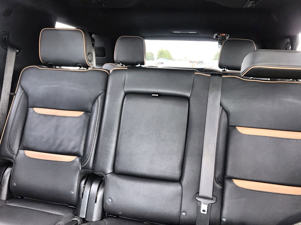 Used 2024 GMC Yukon AT4 w/ Technology Package AWD/4WD image 23