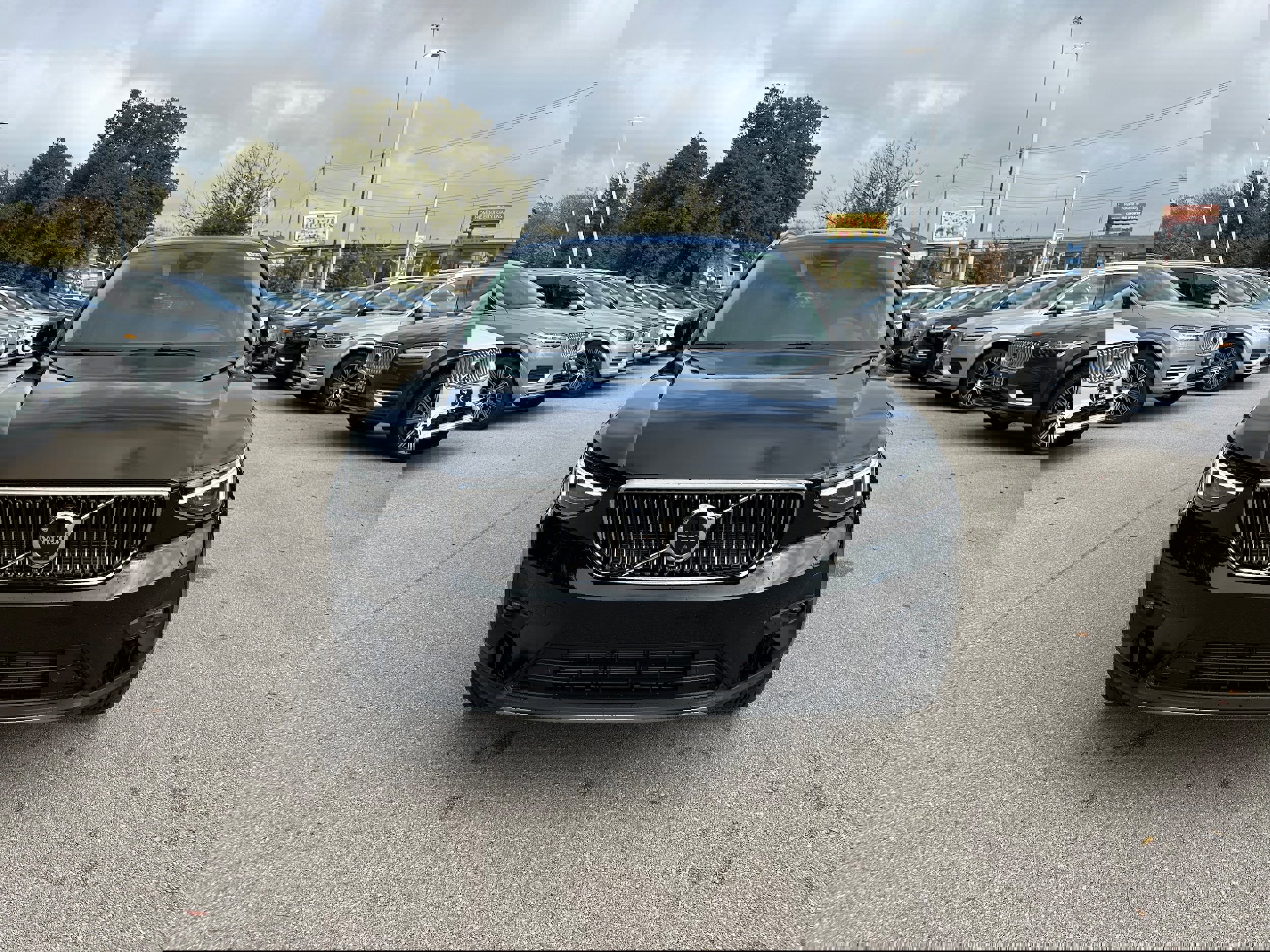 New 2025 Volvo XC40 B5 Plus image 6