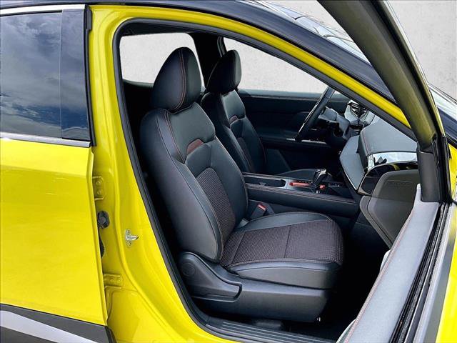 Used 2025 Nissan Kicks SR FWD image 9