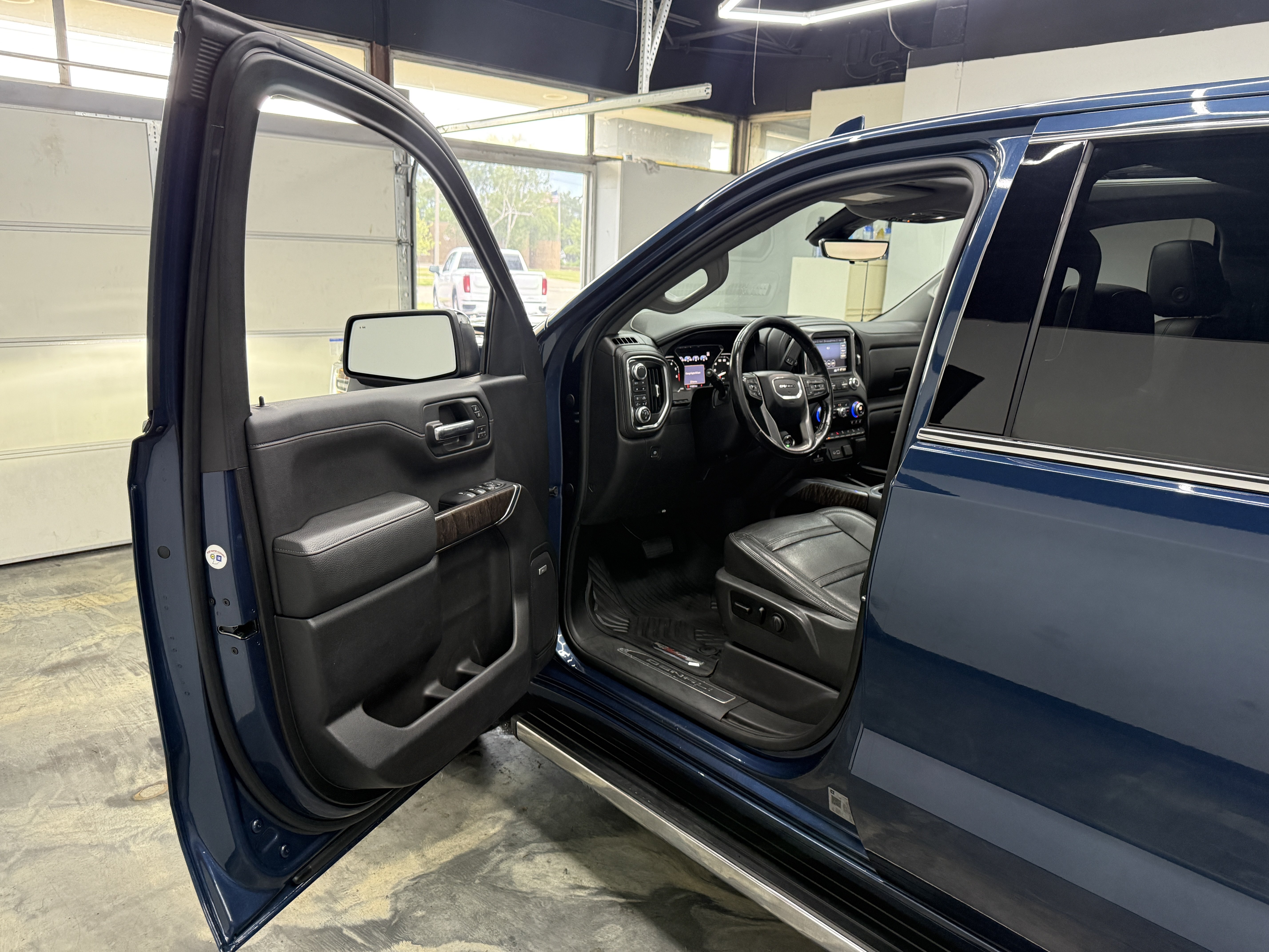 Used 2019 GMC Sierra 1500 Denali w/ Denali Ultimate Package AWD/4WD image 8