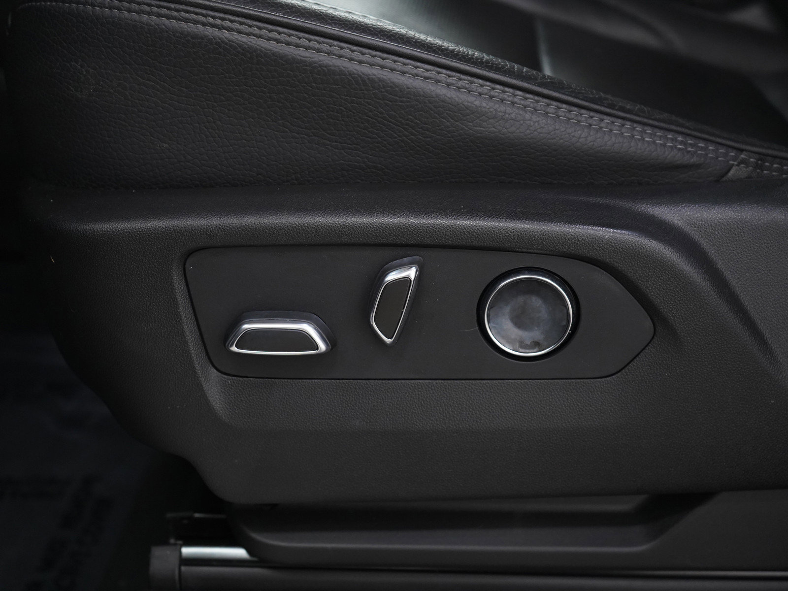 Used 2021 GMC Yukon Denali w/ Denali Premium Package image 33