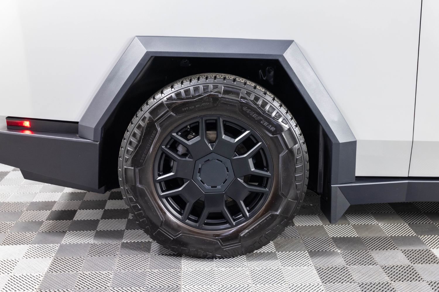 Used 2024 Tesla Cybertruck AWD Crew Cab image 36