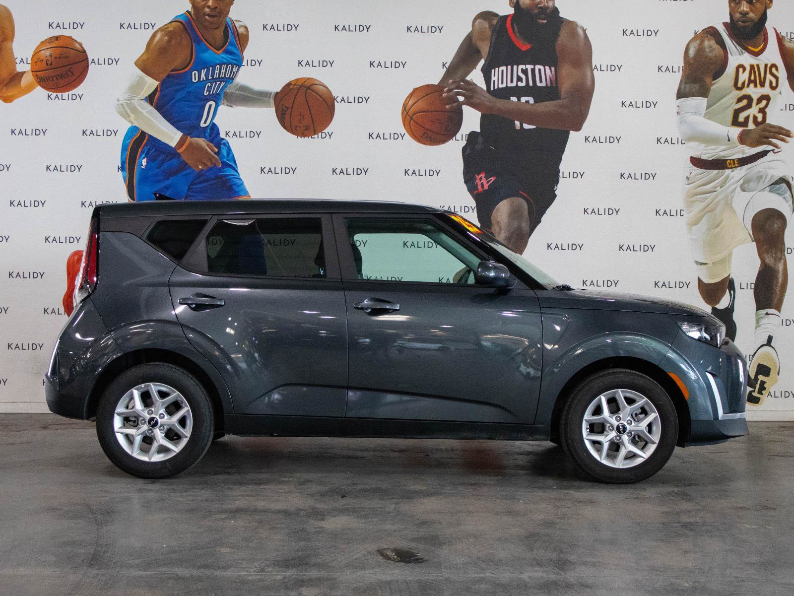 Used 2025 Kia Soul LX FWD image 16