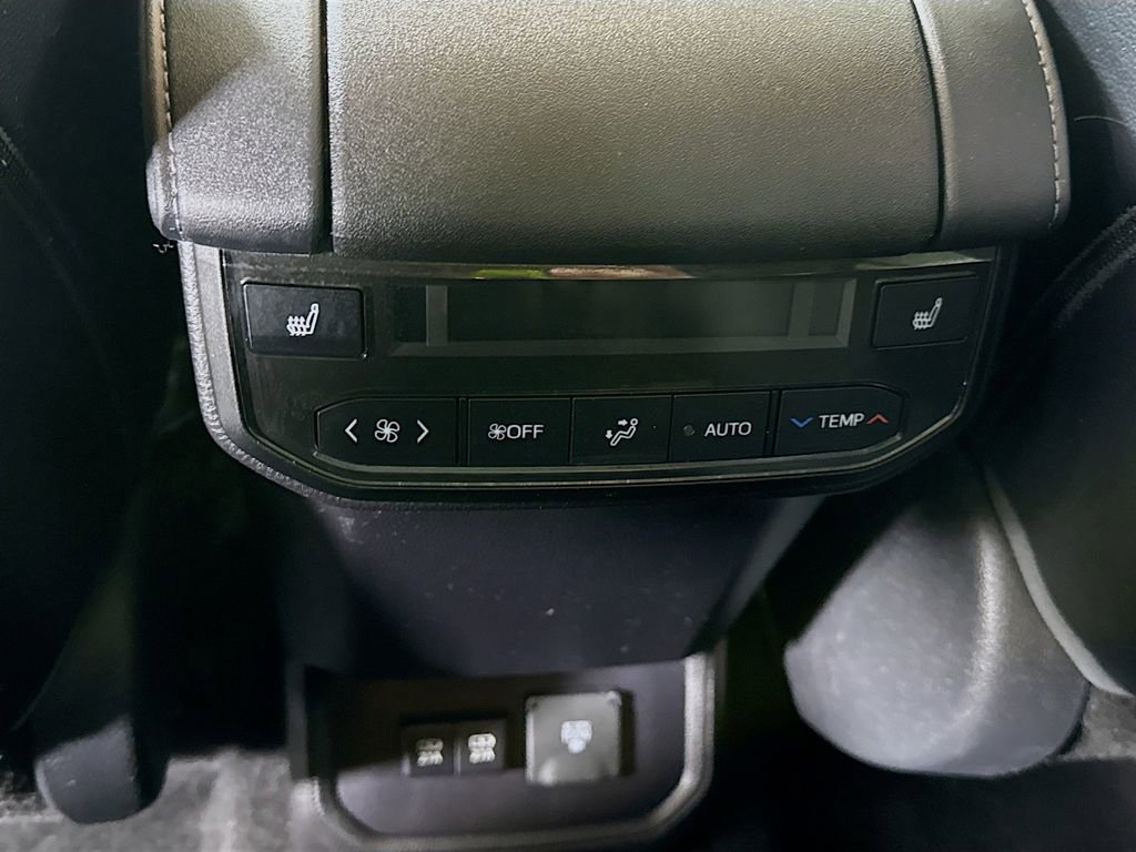 Certified 2021 Toyota Highlander Platinum image 30