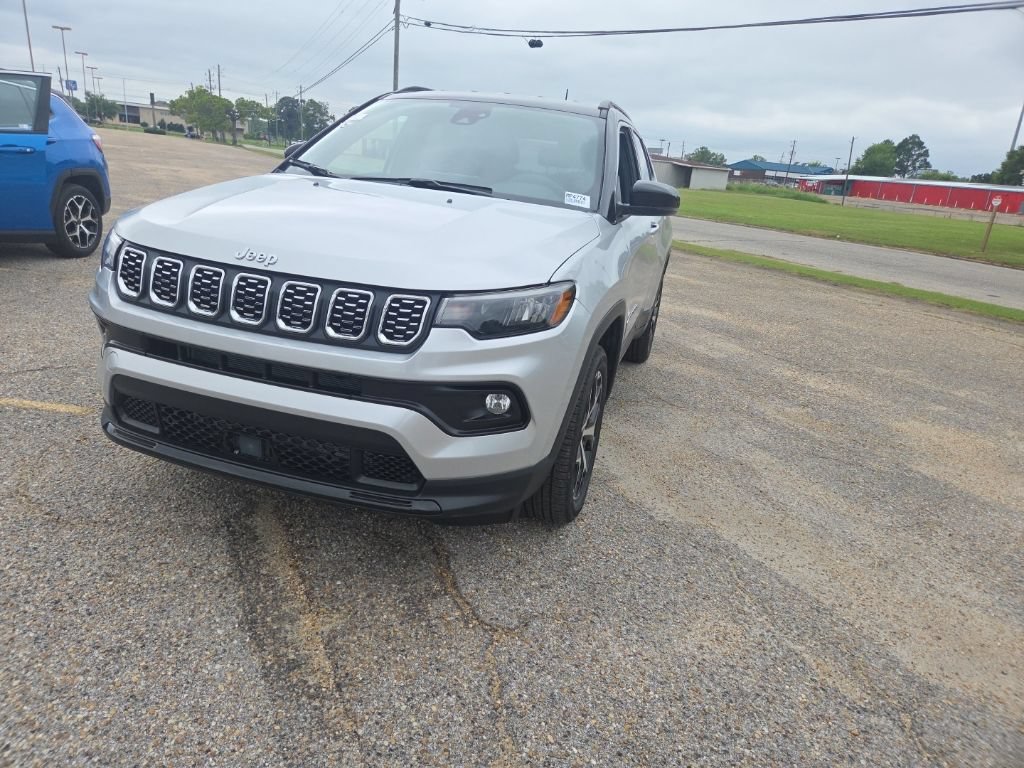 Used 2026 Jeep Compass Limited AWD/4WD image 3