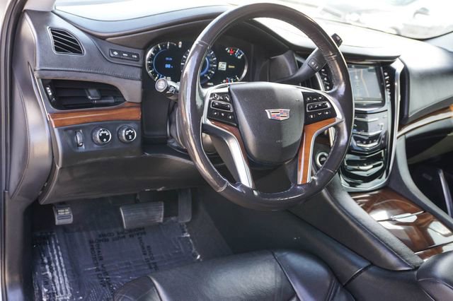 Used 2018 Cadillac Escalade Luxury AWD/4WD image 13