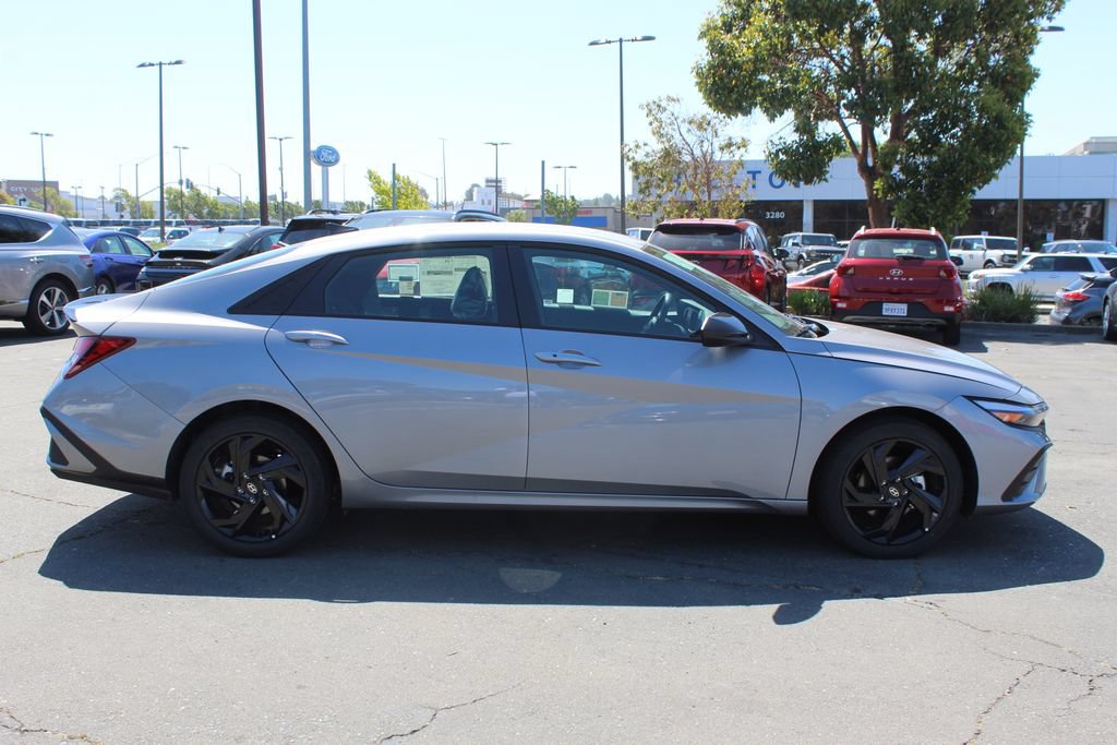 New 2026 Hyundai Elantra Sport FWD image 6
