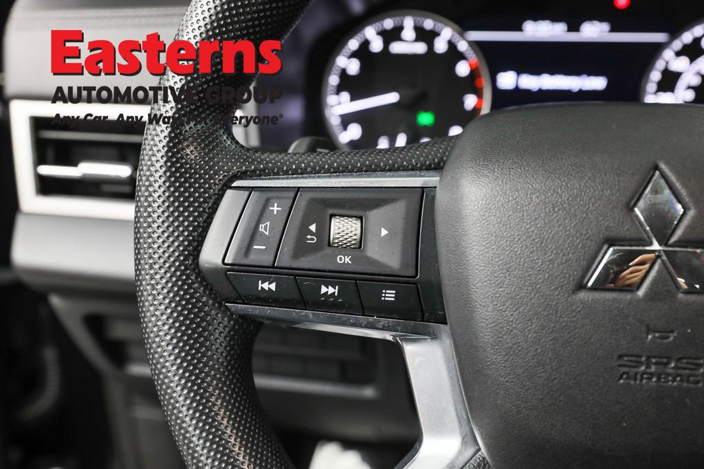 Used 2025 Mitsubishi Outlander ES image 9