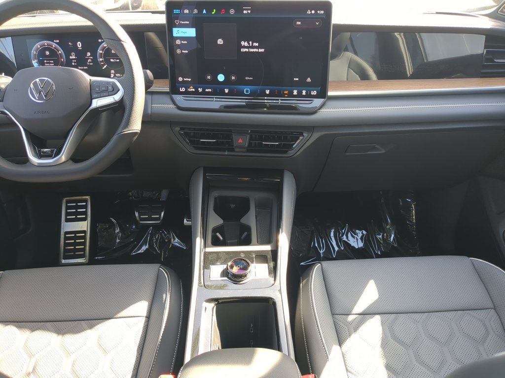 New 2027 Volkswagen Tiguan SEL R-Line AWD/4WD image 14