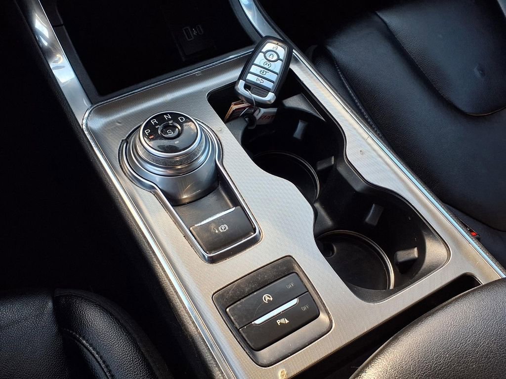 Used 2022 Ford Edge Titanium image 11