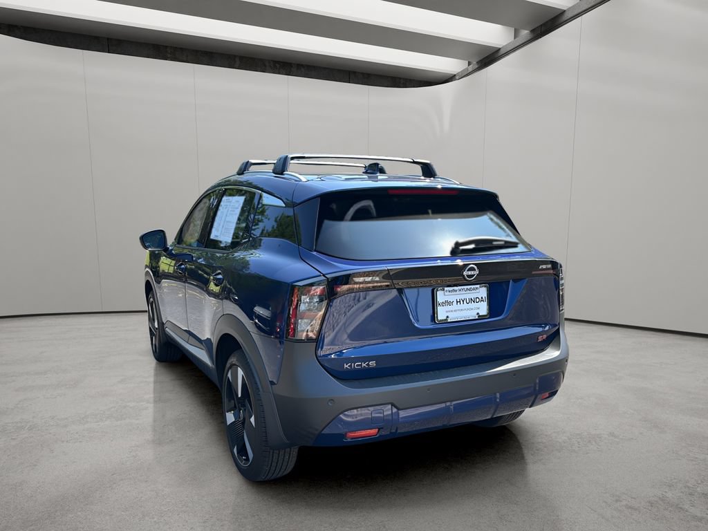 Used 2025 Nissan Kicks SR FWD image 3