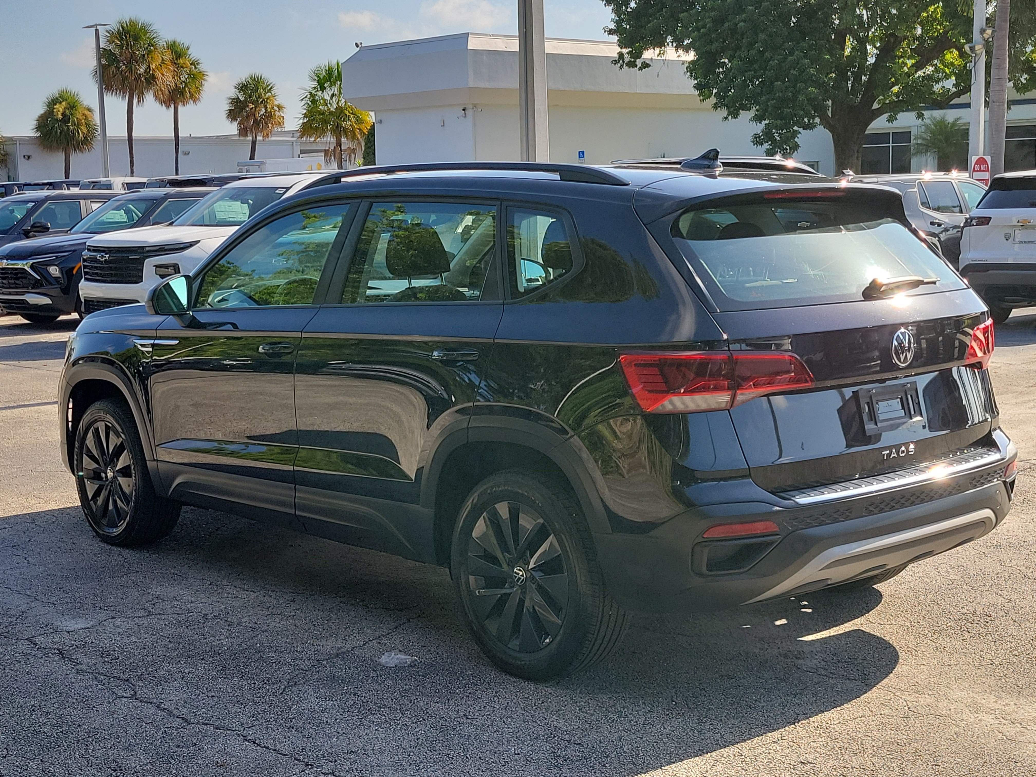 Used 2023 Volkswagen Taos S FWD image 5