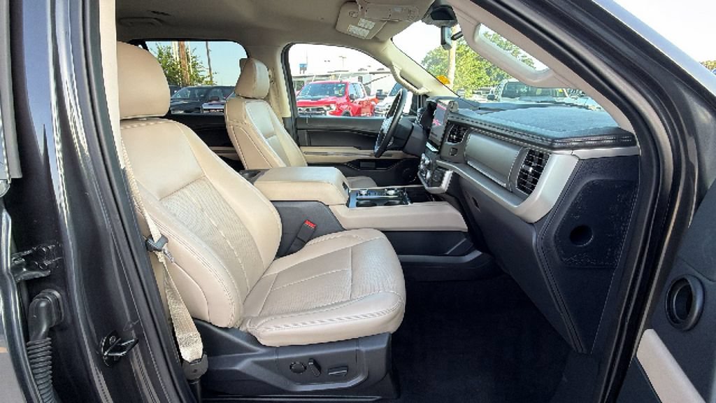 Used 2023 Ford Expedition Max XLT AWD/4WD image 32
