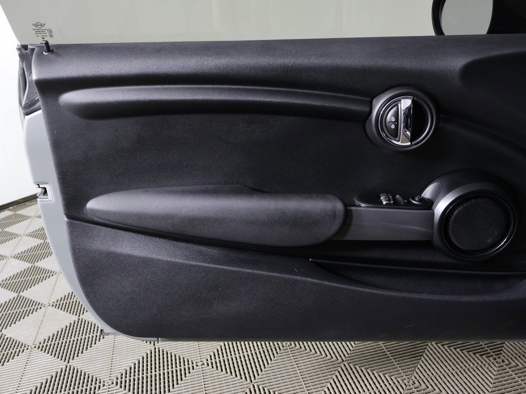 Used 2019 MINI Cooper Hardtop image 16