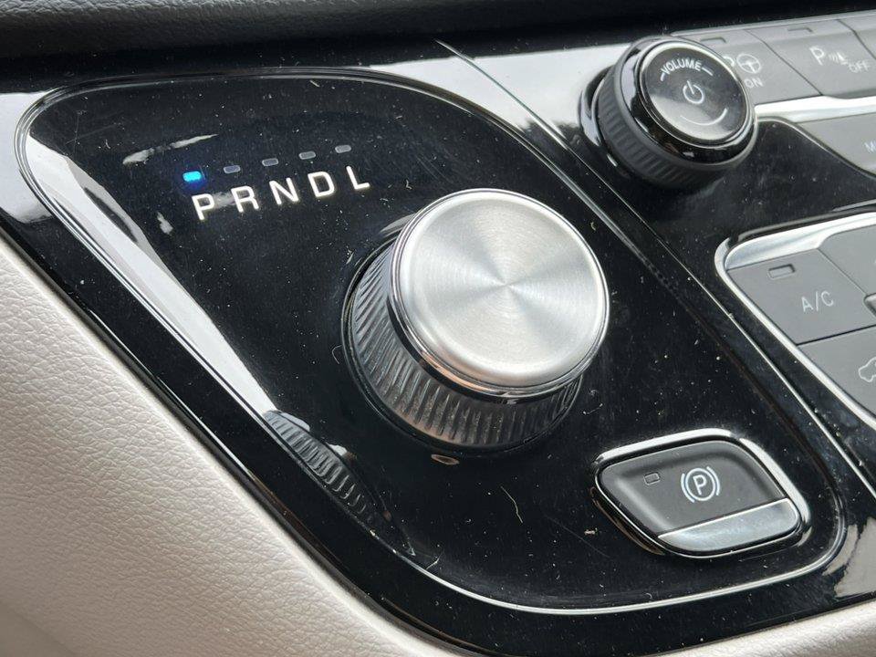Used 2020 Chrysler Pacifica Touring-L Plus w/ Advanced Safetytec Group FWD image 26