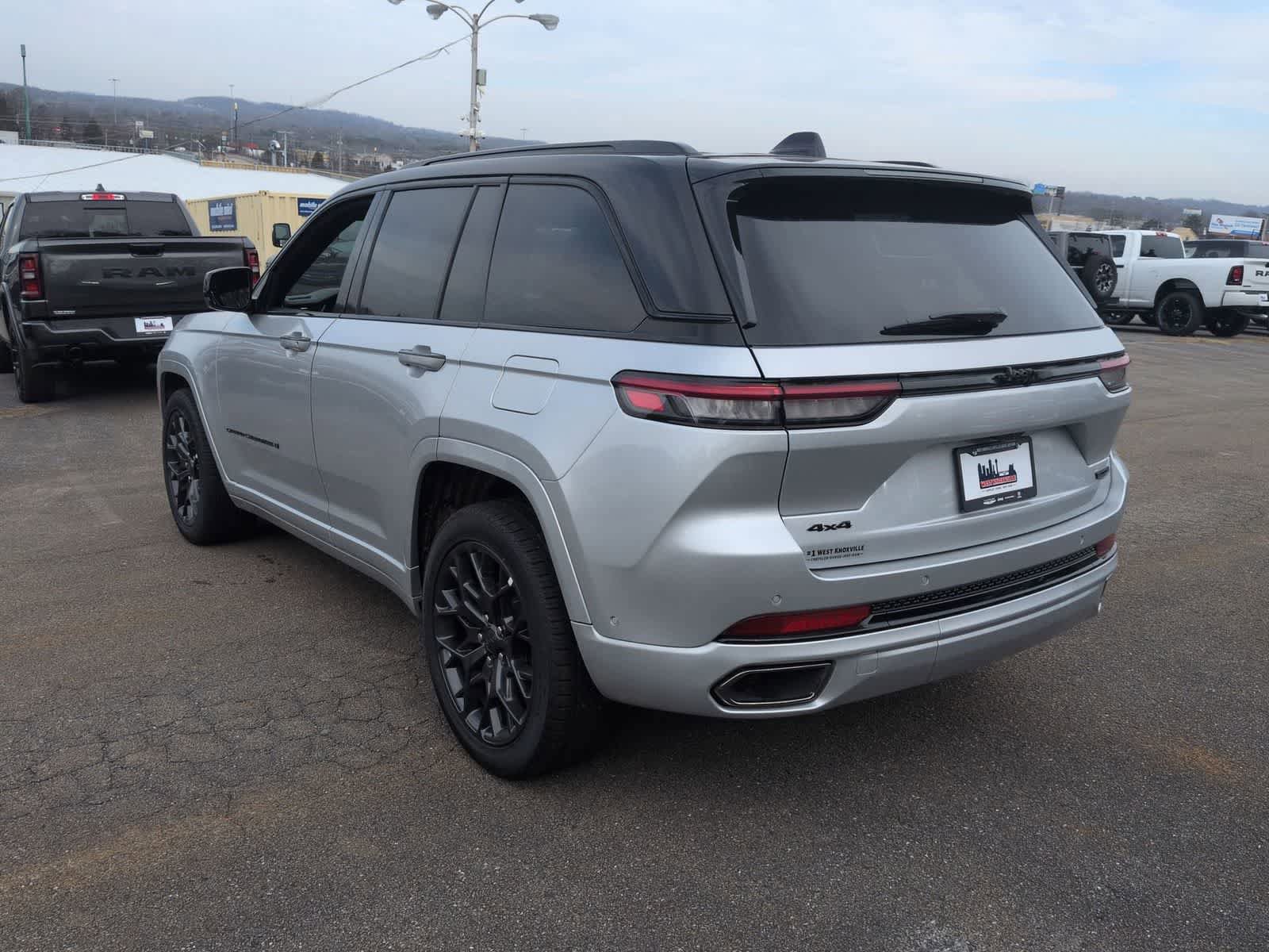 New 2025 Jeep Grand Cherokee Summit w/ Obsidian Package AWD/4WD image 6