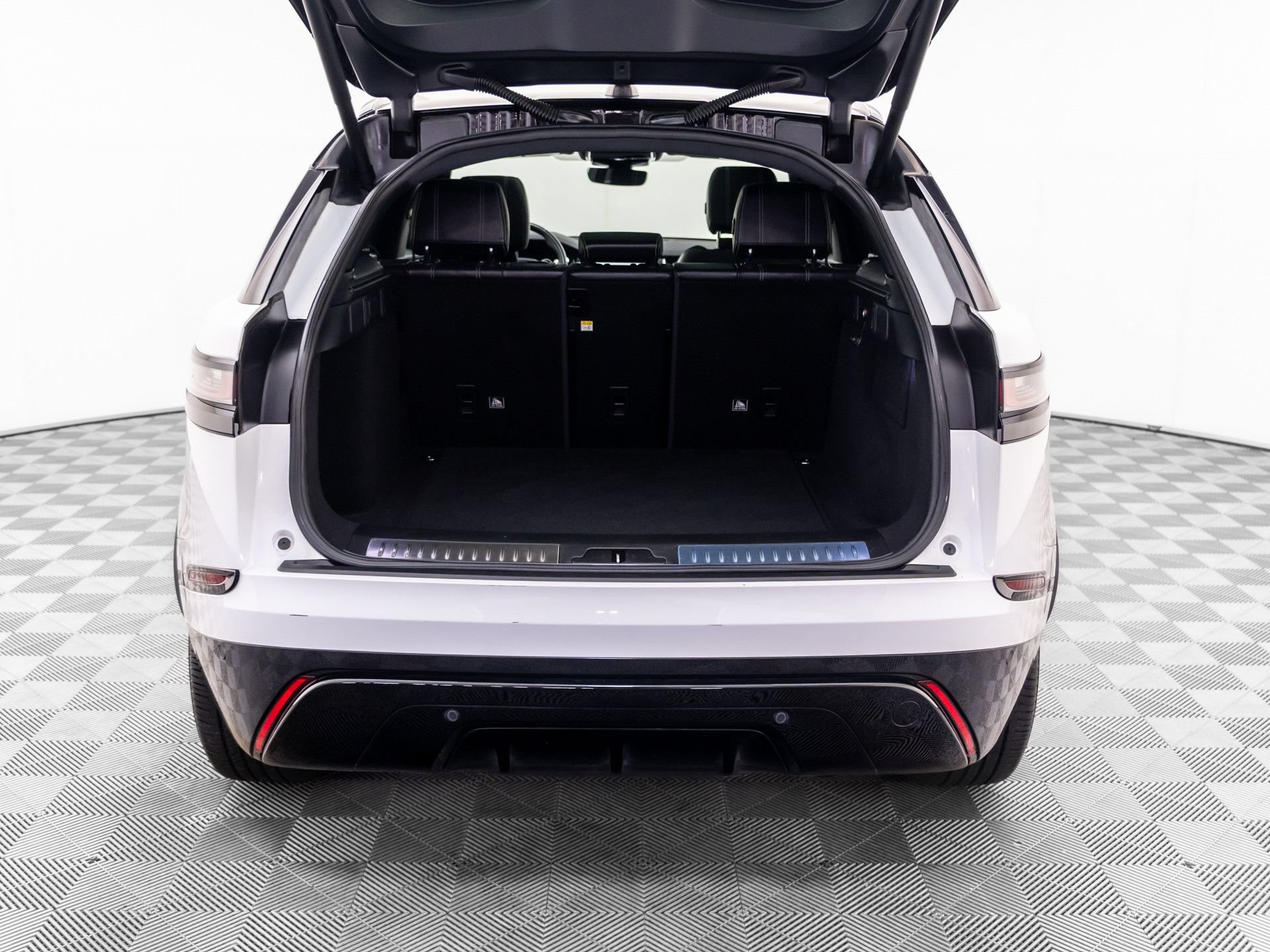 Used 2020 Land Rover Range Rover Velar R-Dynamic S AWD/4WD image 32