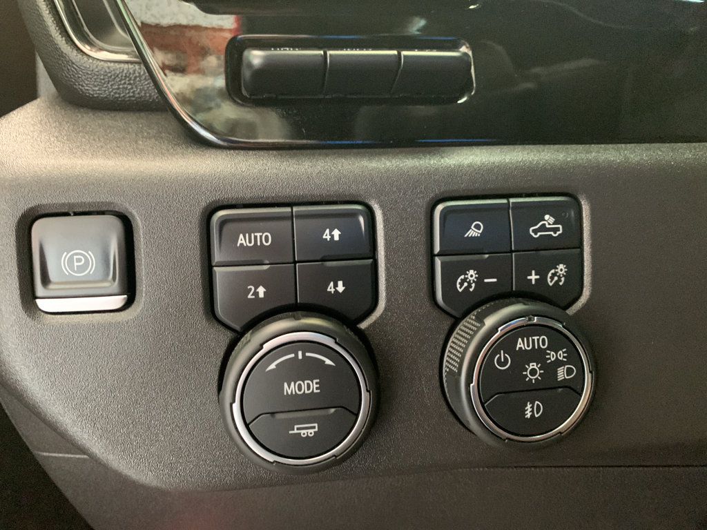 Used 2022 Chevrolet Silverado 1500 ZR2 w/ Technology Package AWD/4WD image 30