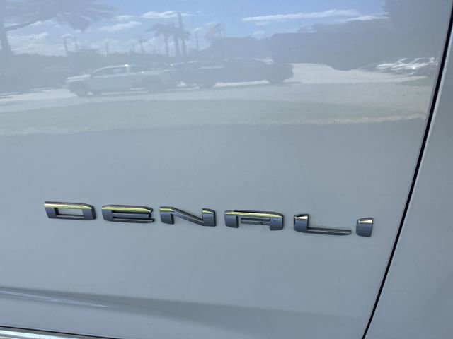 Used 2022 GMC Yukon XL Denali w/ Advanced Technology Package AWD/4WD image 12
