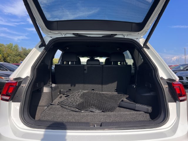 Used 2022 Volkswagen Tiguan SE R-Line FWD image 26