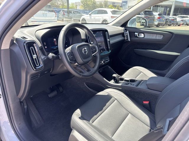 New 2025 Volvo XC40 B5 Core w/ Climate Package image 11