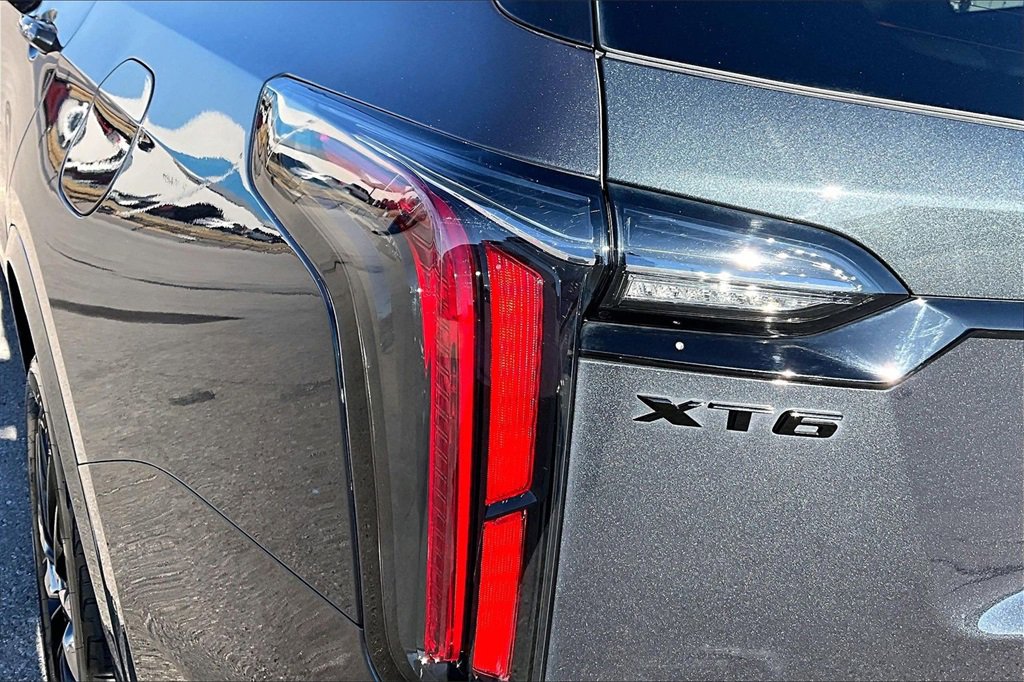 Certified 2023 Cadillac XT6 Sport w/ LPO, ONYX Package image 31