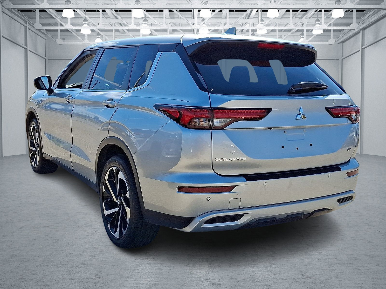 Used 2023 Mitsubishi Outlander SE image 4