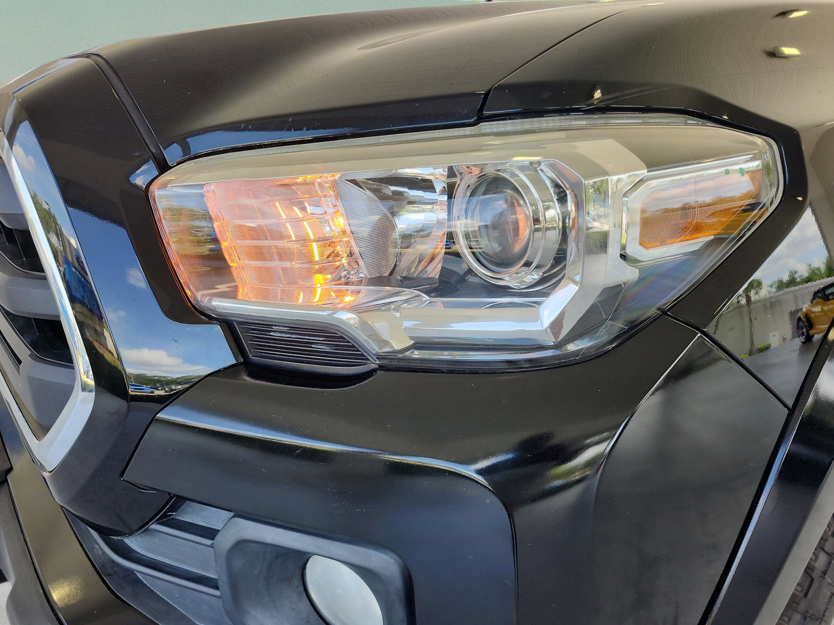 Used 2018 Toyota Tacoma SR5 RWD image 30