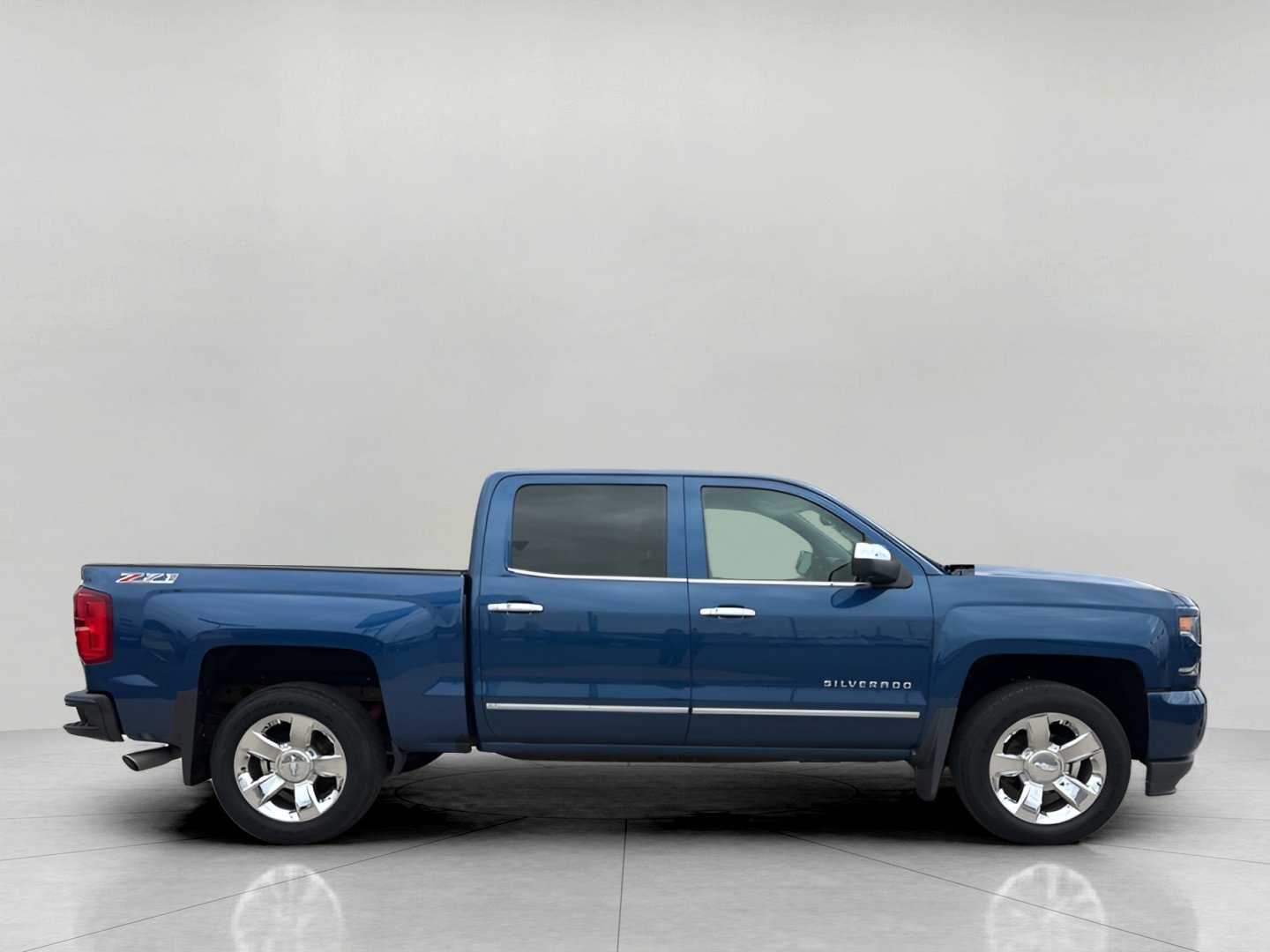 Used 2017 Chevrolet Silverado 1500 LTZ Z71 w/ LTZ Plus Package image 2