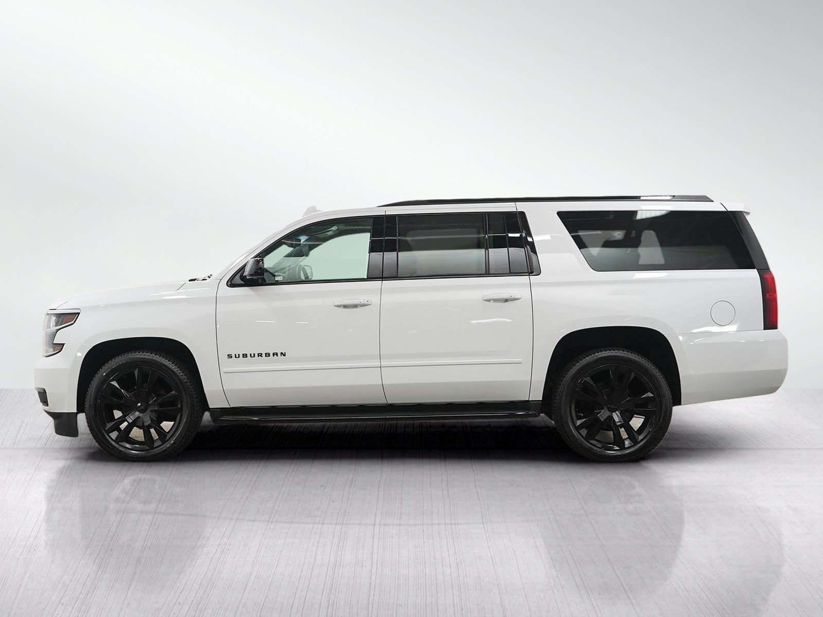 Used 2019 Chevrolet Suburban Premier AWD/4WD image 2