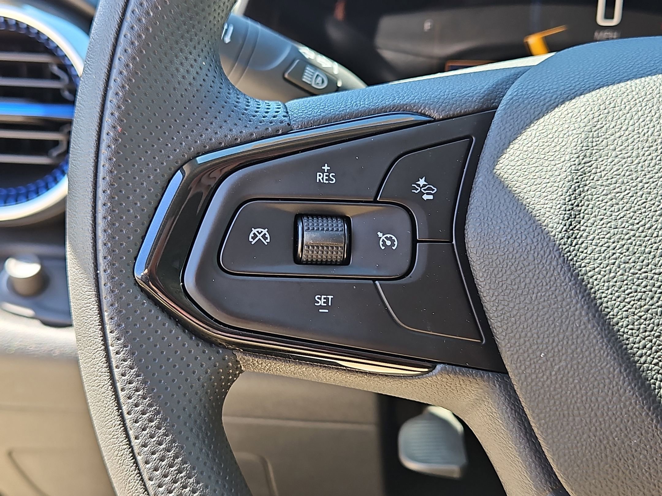 Certified 2025 Chevrolet Trax LT image 22