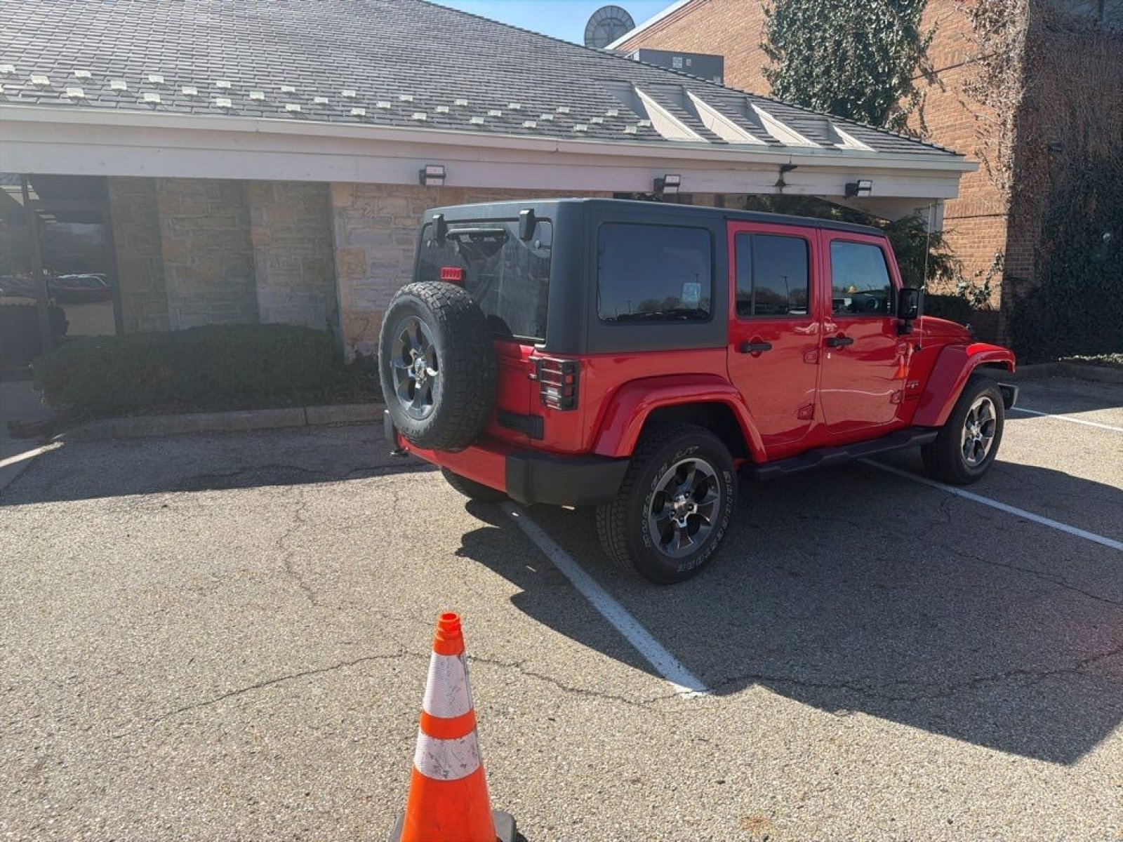 Used 2017 Jeep Wrangler Unlimited Sahara w/ Connectivity Group image 9