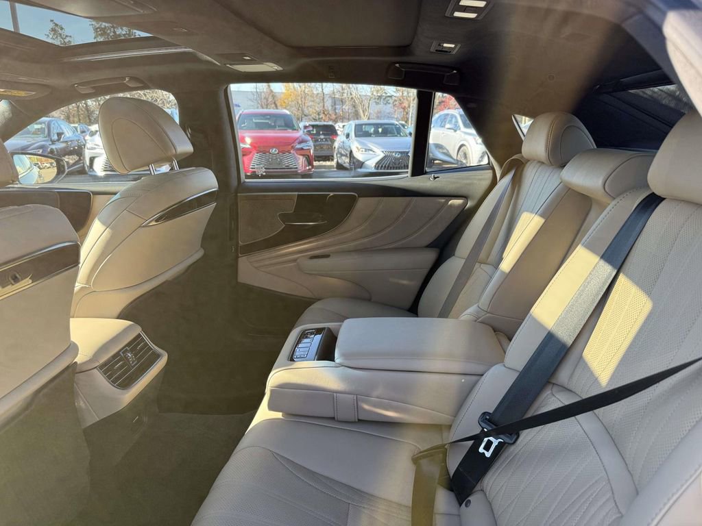 Used 2022 Lexus LS 500 AWD image 17