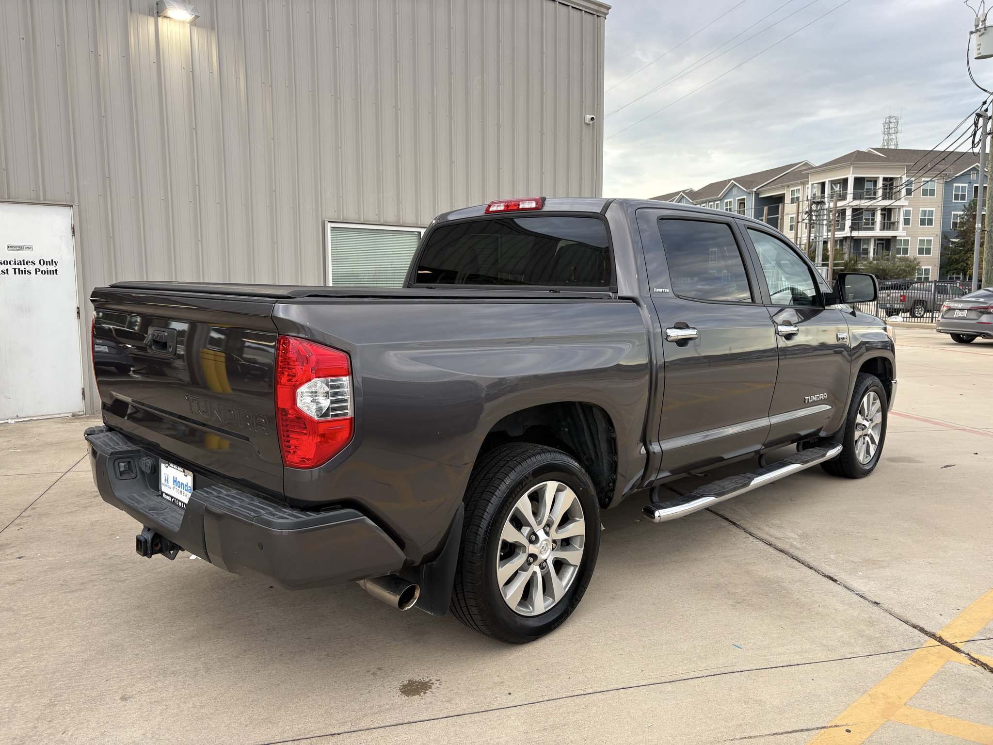 Used 2017 Toyota Tundra Limited w/ Limited Premium Package RWD image 8