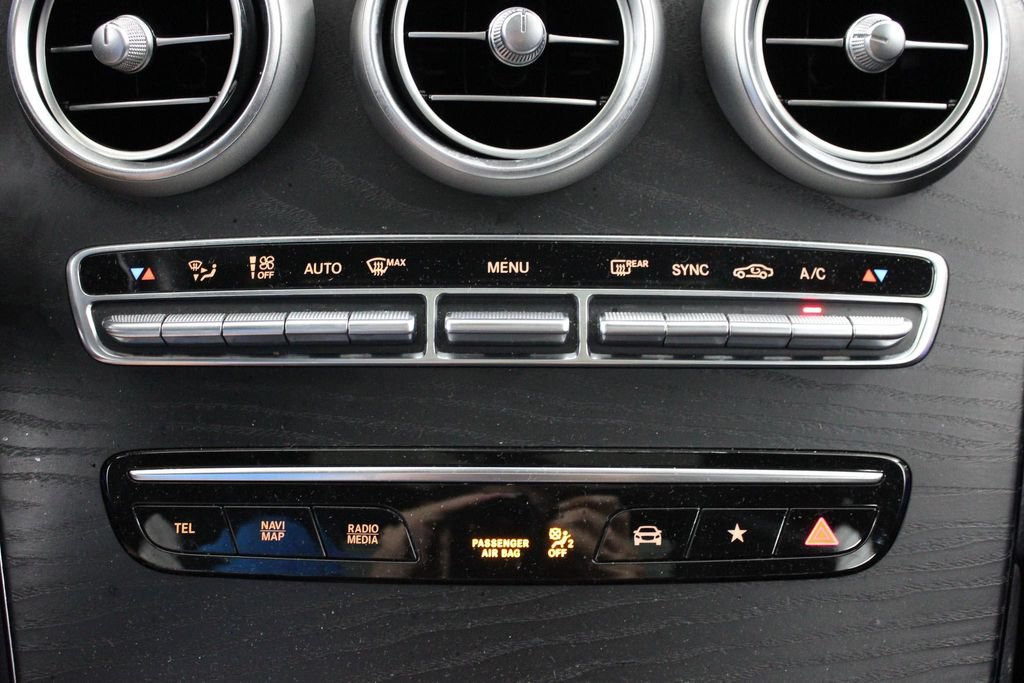 Used 2021 Mercedes-Benz GLC 300 image 35