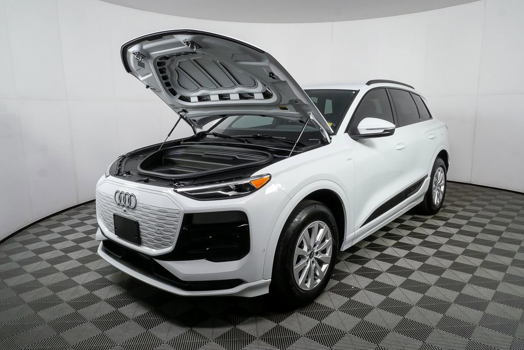 Certified 2025 Audi Q6 e-tron Premium image 32