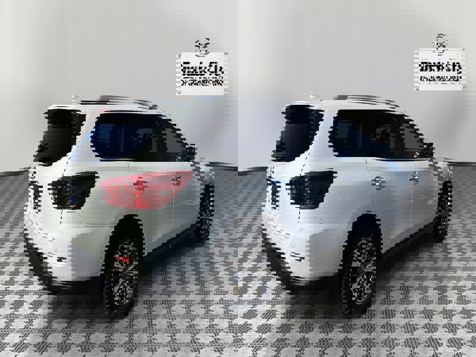 Used 2020 Nissan Pathfinder S image 5