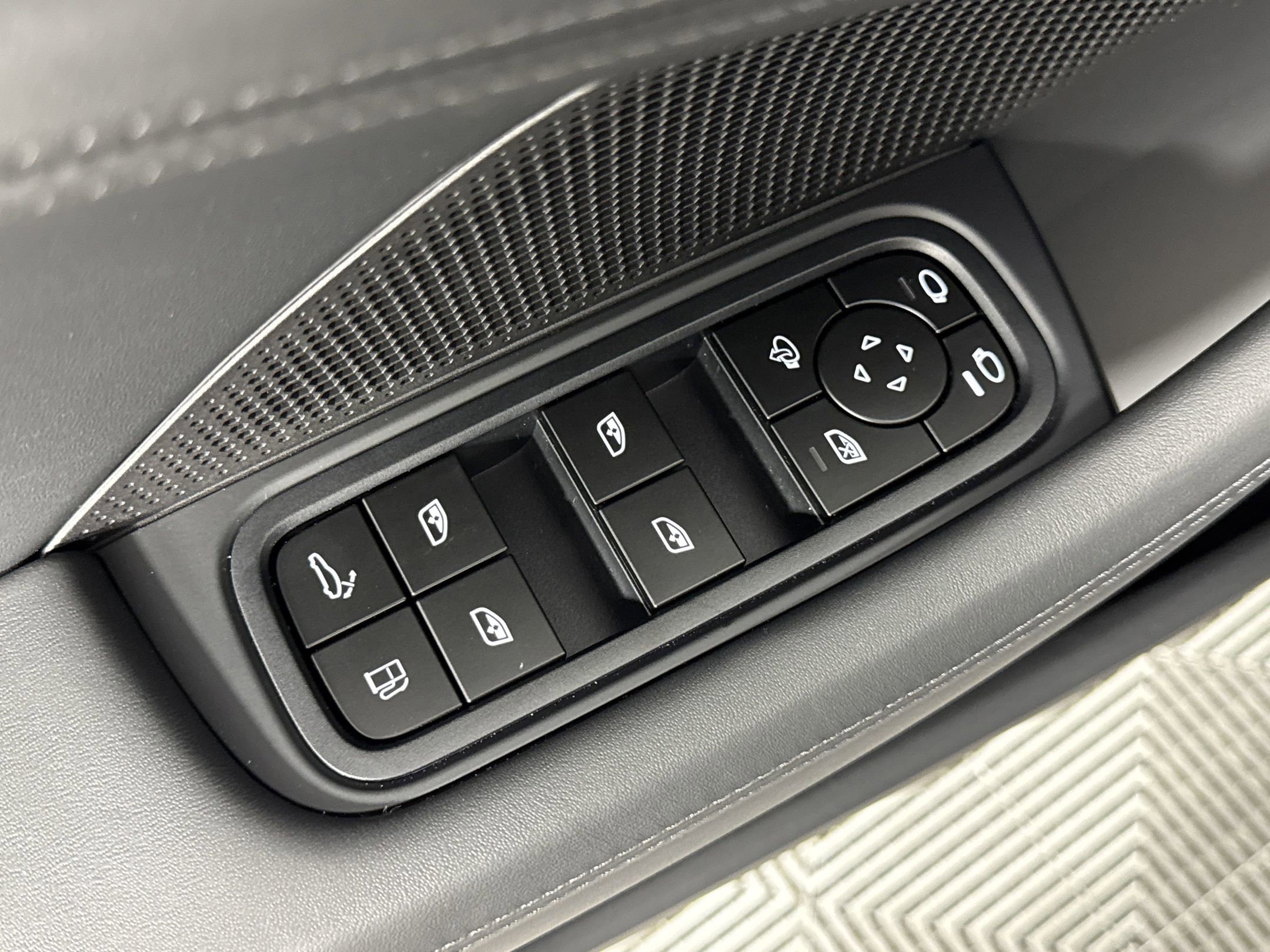 Used 2025 Porsche Panamera 4 image 12