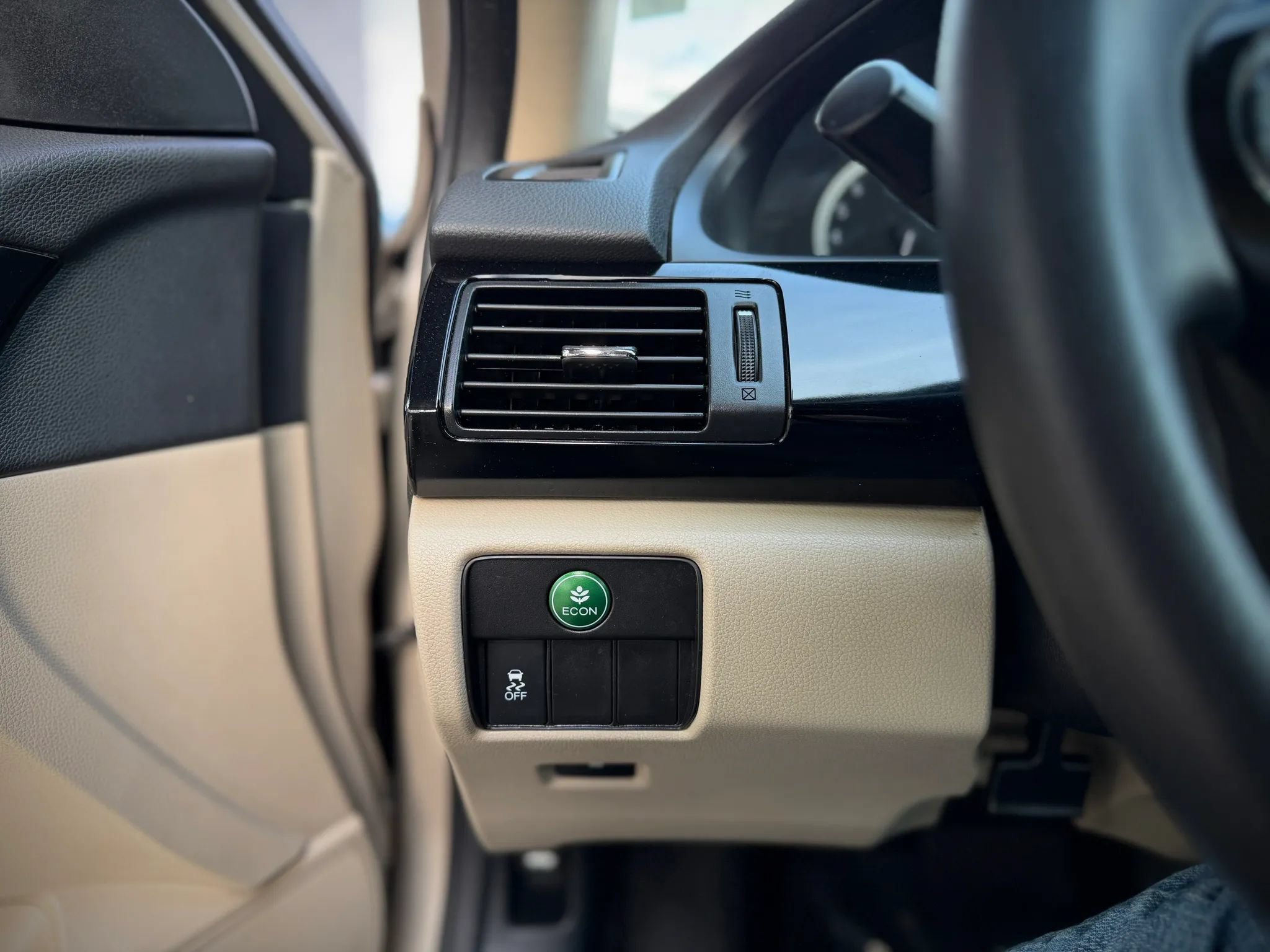Used 2017 Honda Accord LX image 8