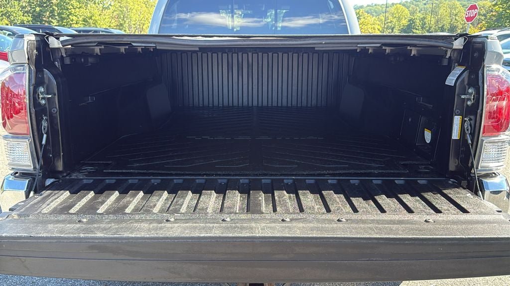 Used 2020 Toyota Tacoma TRD Off-Road AWD/4WD image 26