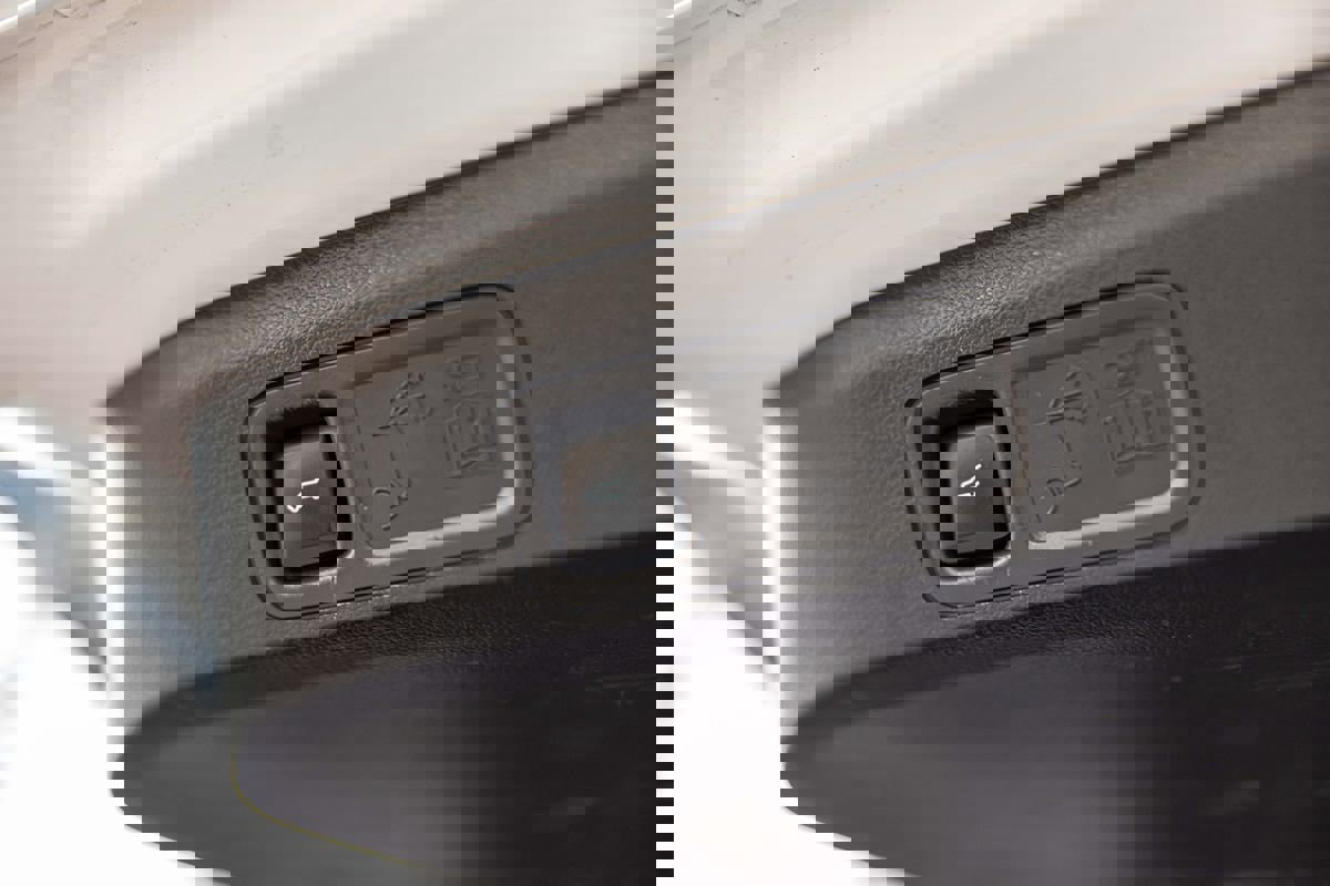 Used 2024 Ford Expedition Limited AWD/4WD image 16