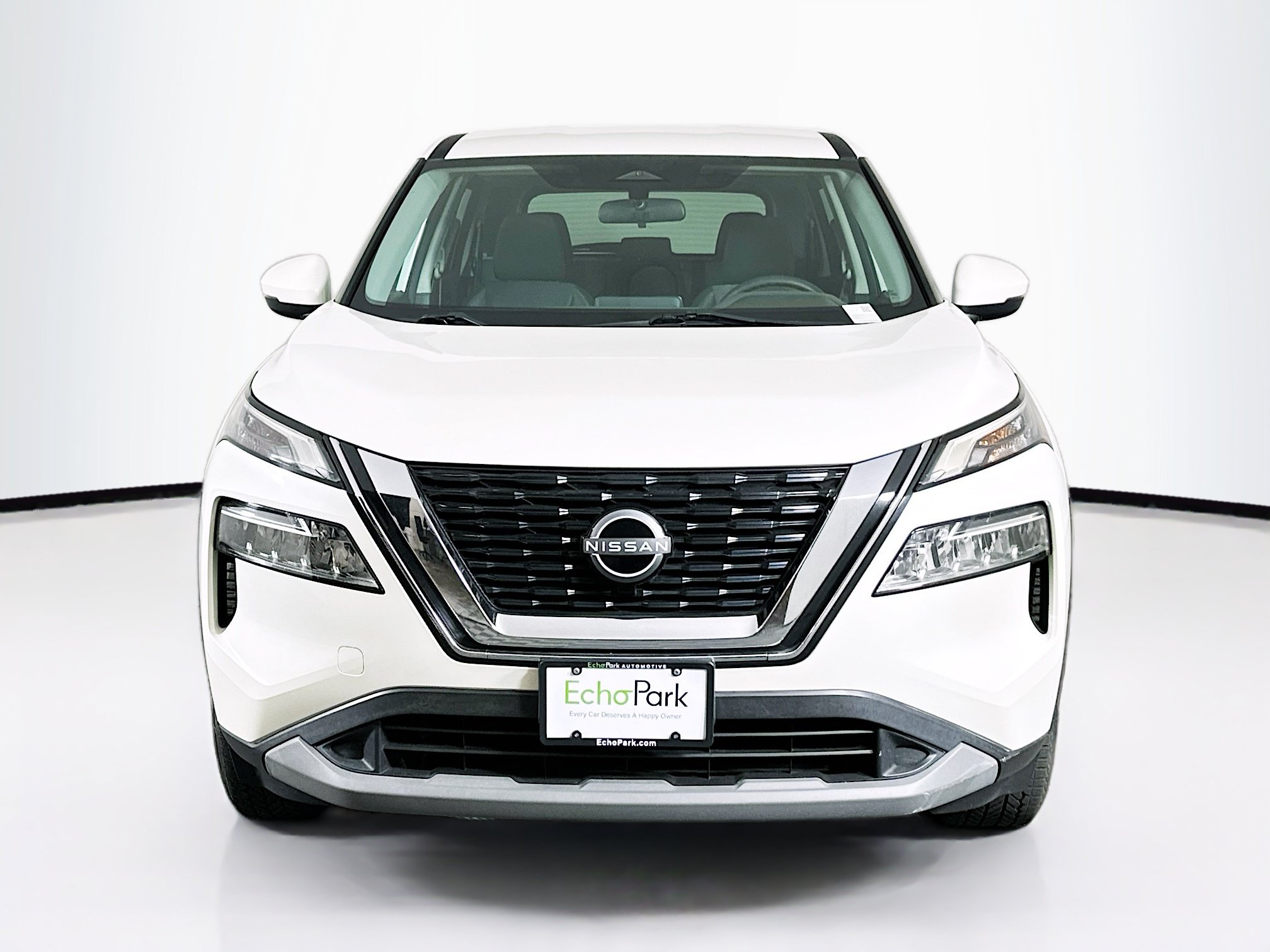 Used 2022 Nissan Rogue SV FWD image 2