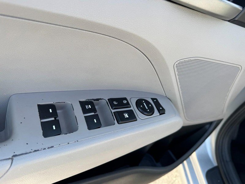 Used 2017 Hyundai Elantra SE image 15